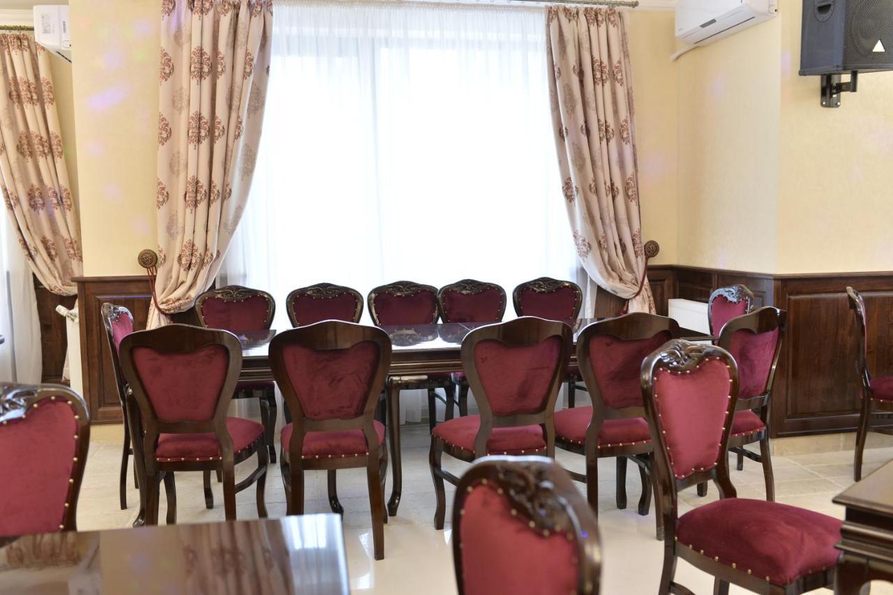 Edy'S Royal Predeal Hotell Exteriör bild