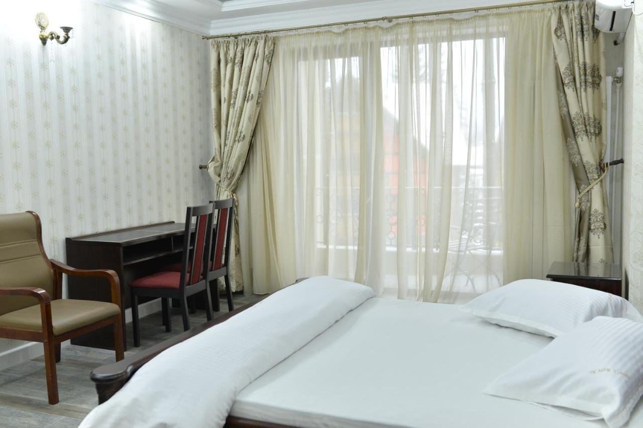 Edy'S Royal Predeal Hotell Exteriör bild