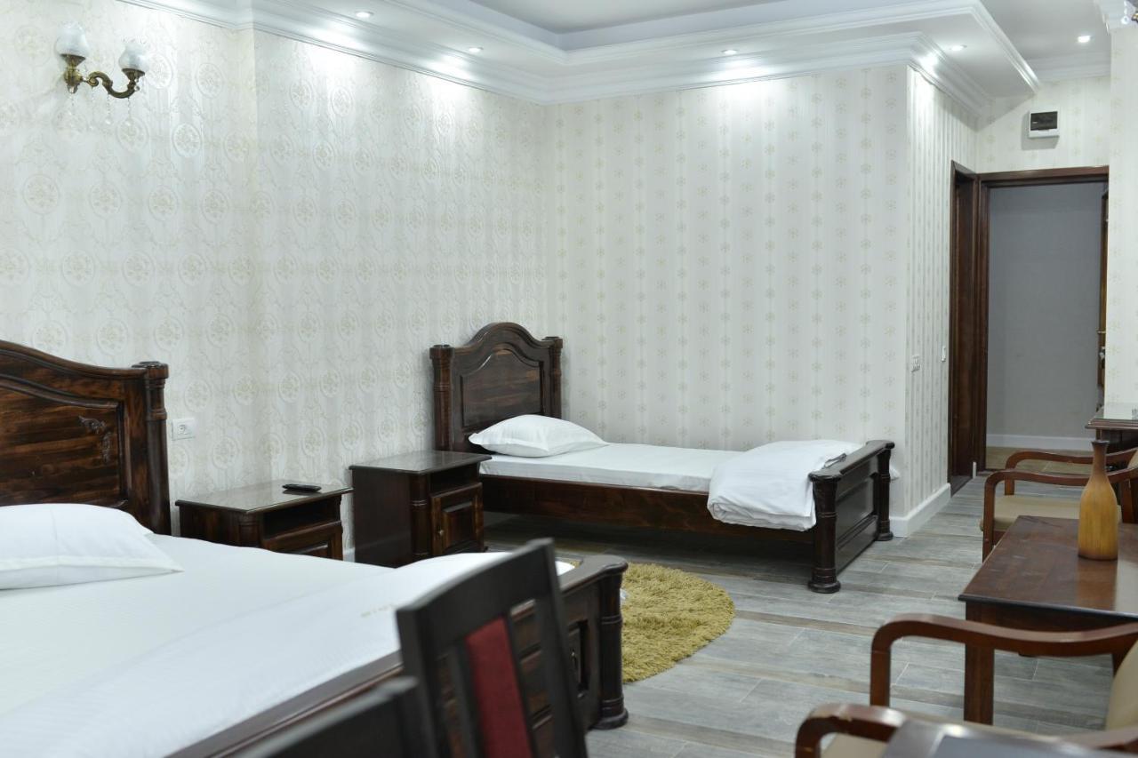 Edy'S Royal Predeal Hotell Exteriör bild
