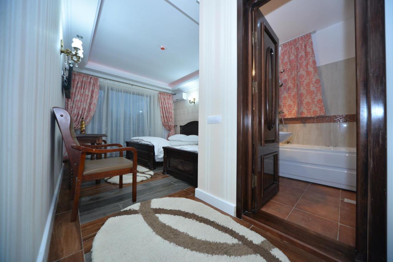 Edy'S Royal Predeal Hotell Exteriör bild