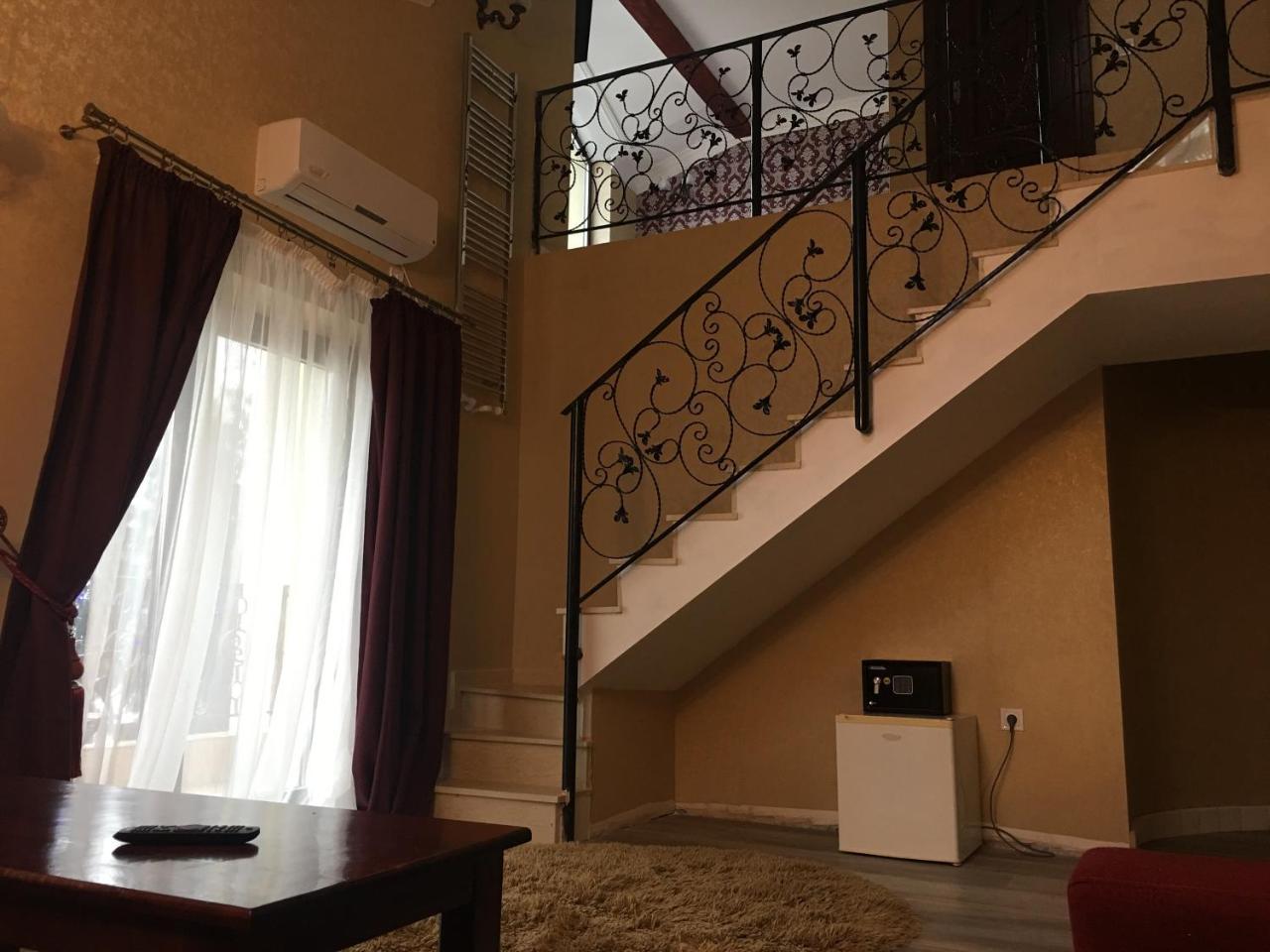 Edy'S Royal Predeal Hotell Exteriör bild